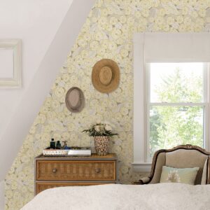 Emery Light Yellow Floral Wallpaper