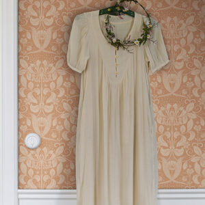 Berit Coral Floral Crest Wallpaper