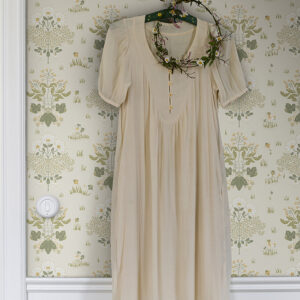 Elda Olive Delicate Daisies Wallpaper