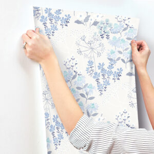 Cultivate Blue Springtime Blooms Wallpaper